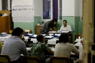 Operazioni di spoglio in un seggio